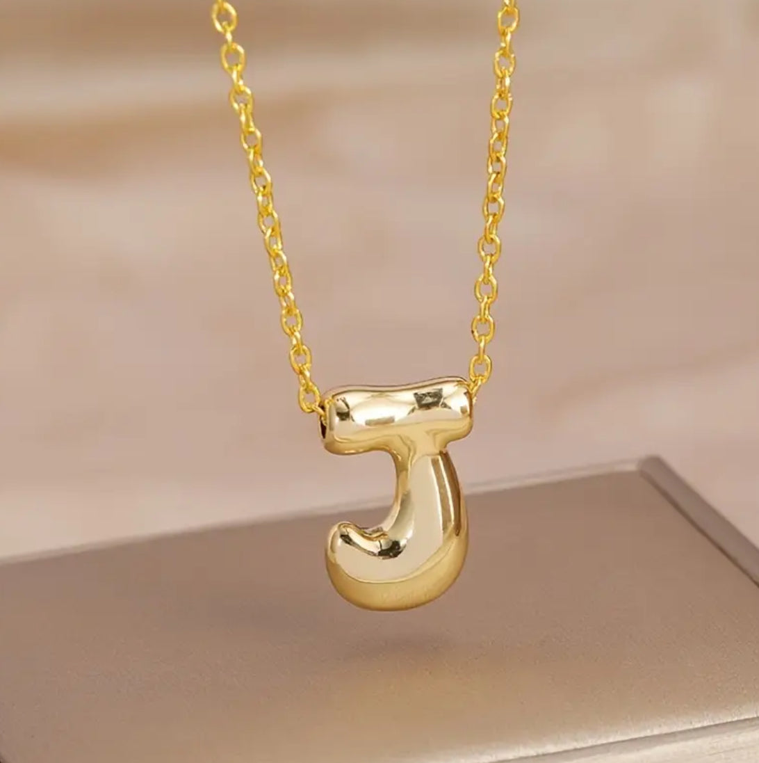 Collar con dije de inicial