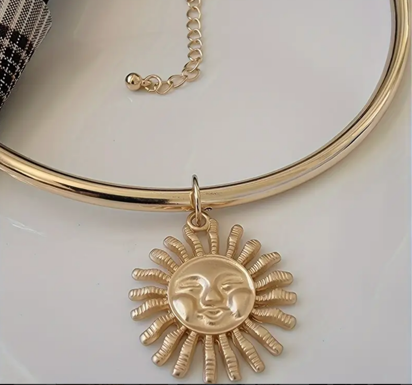 Collar gargantilla de sol