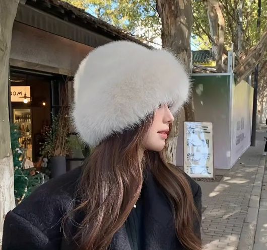 Gorro de peluche blanco
