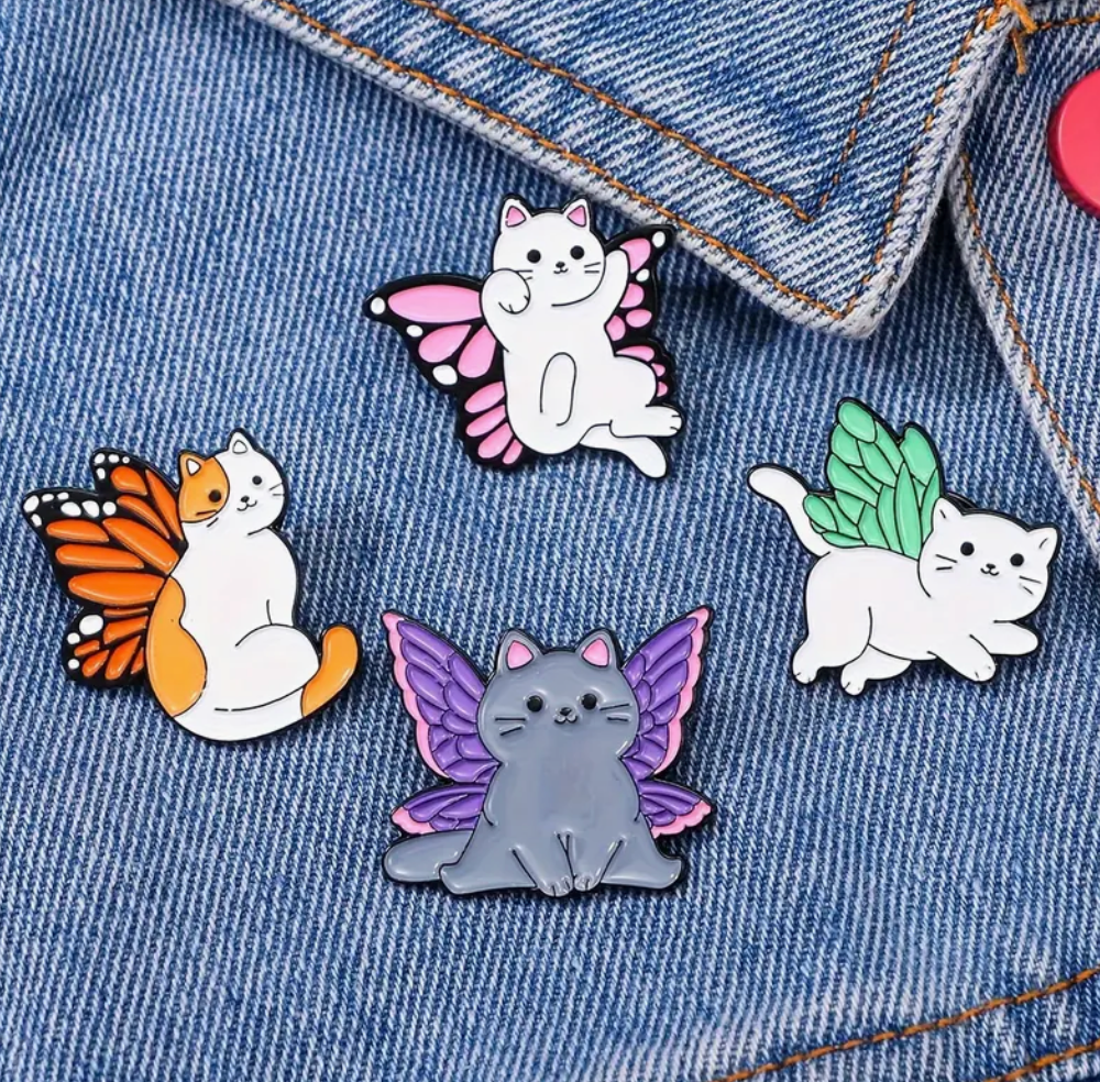 Pines de gatitos con alas