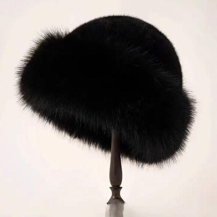 Gorro de peluche negro
