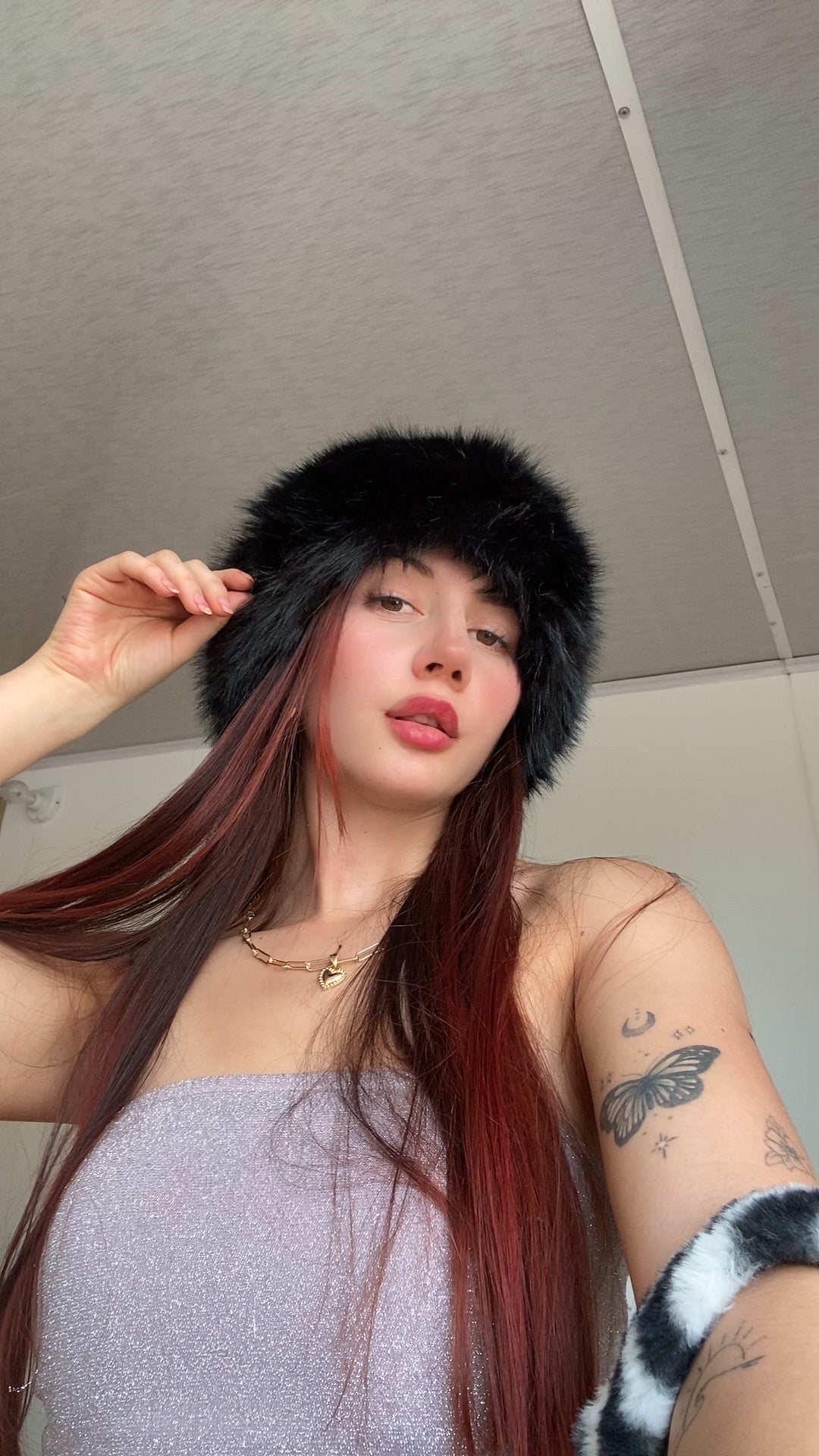 Gorro de peluche negro