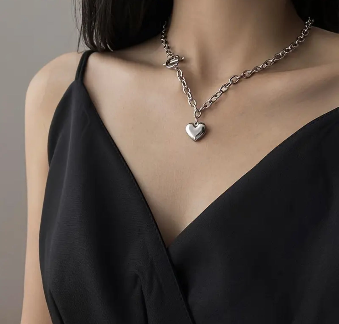 Collar plateado de corazón