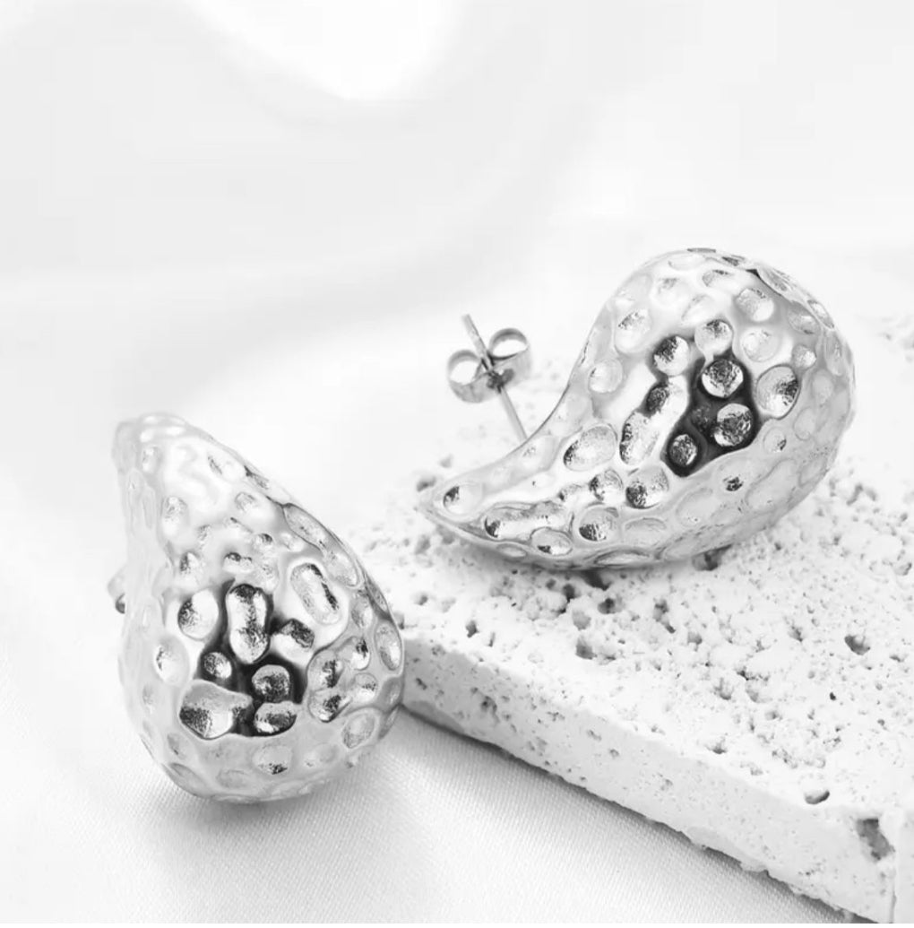 Aretes de gota con textura