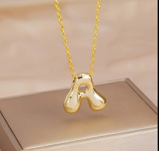 Collar con dije de inicial