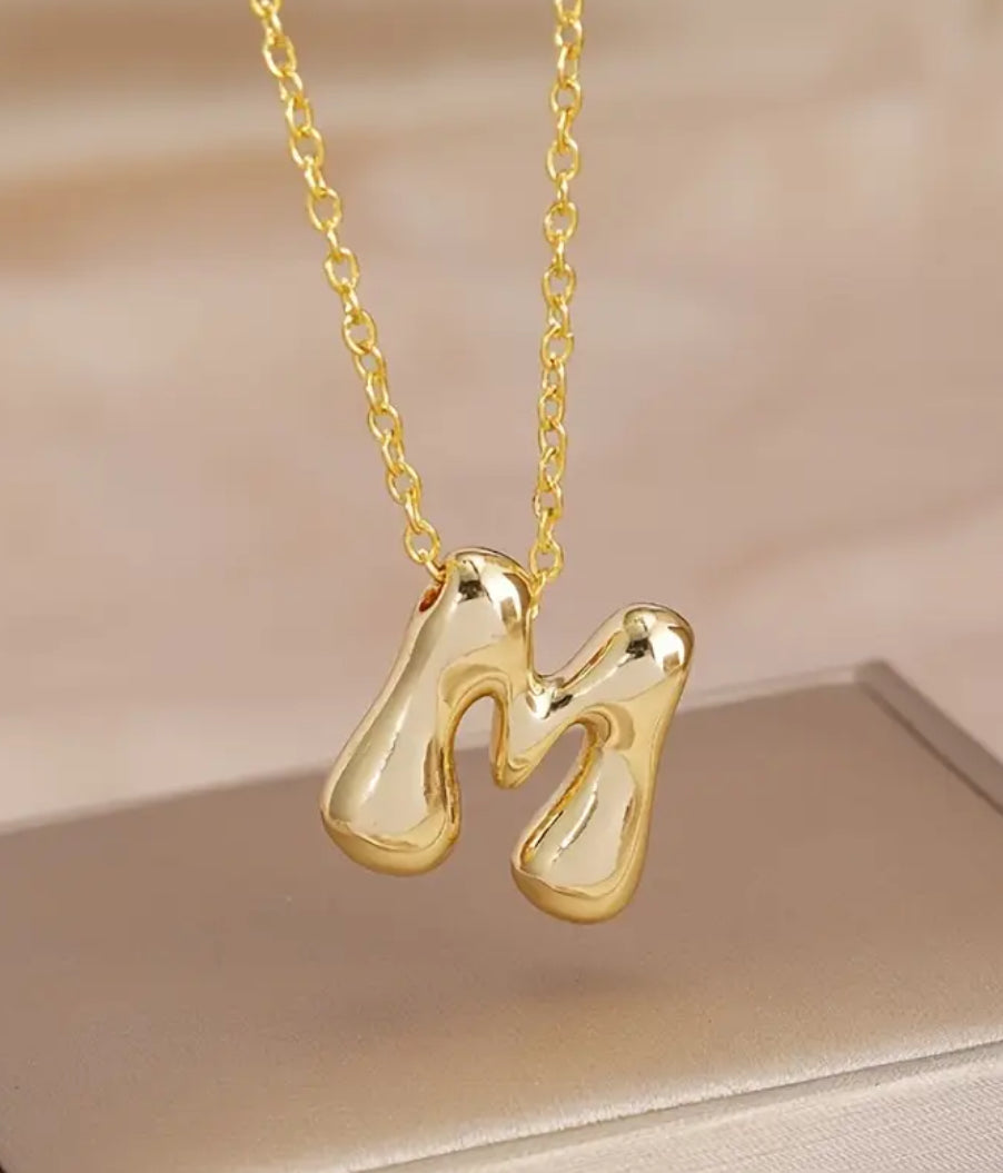 Collar con dije de inicial