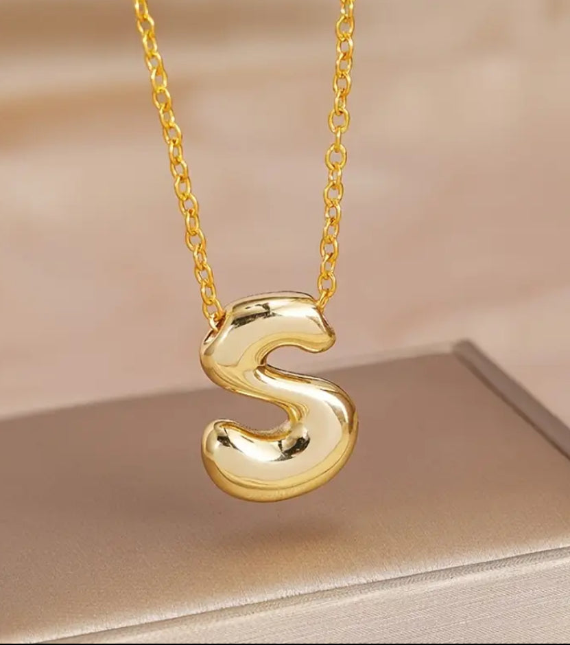 Collar con dije de inicial