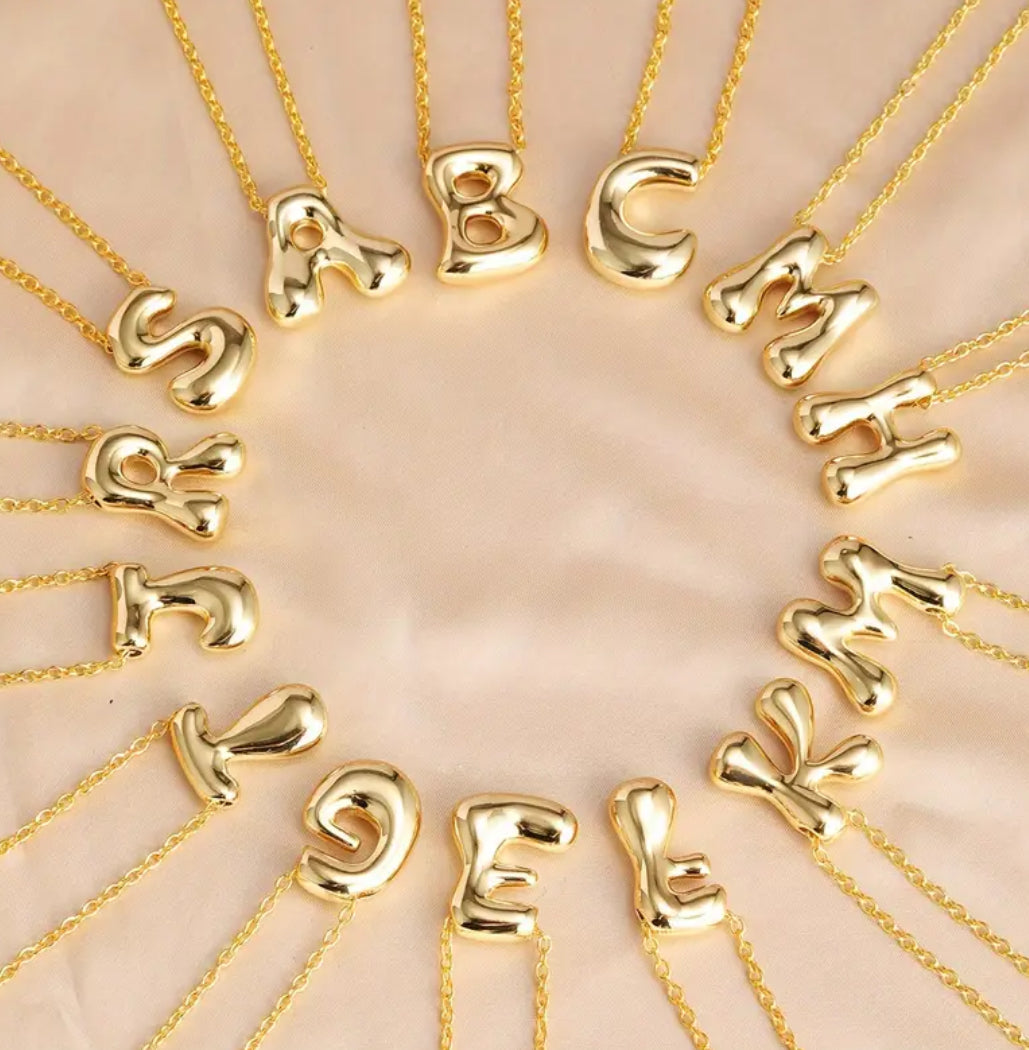 Collar con dije de inicial