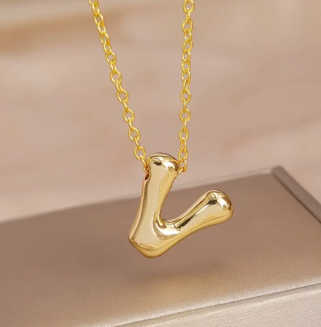 Collar con dije de inicial