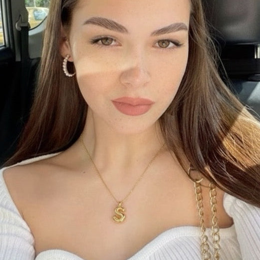 Collar con dije de inicial